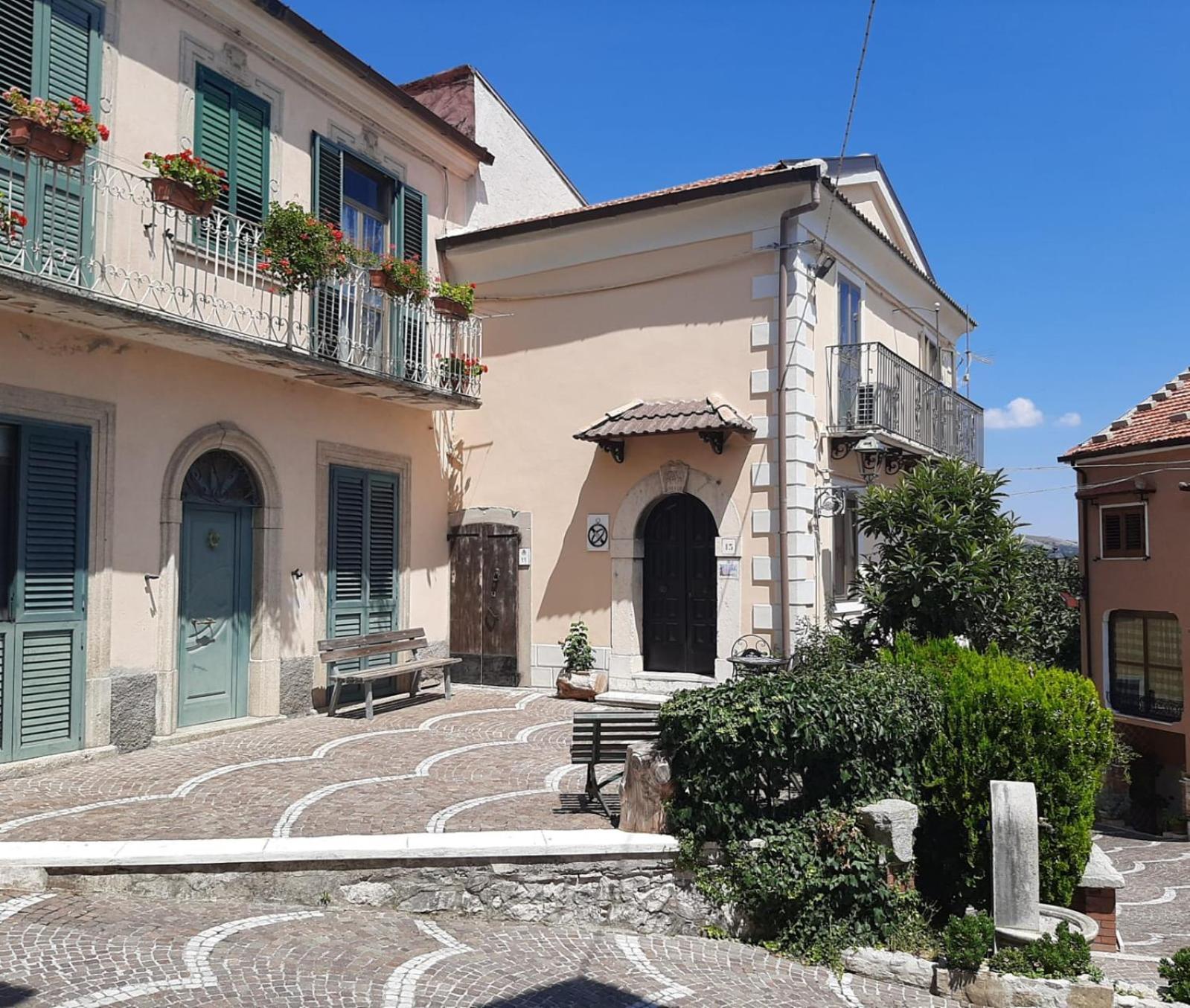 Meridiana Santa Maria del Molise Esterno foto